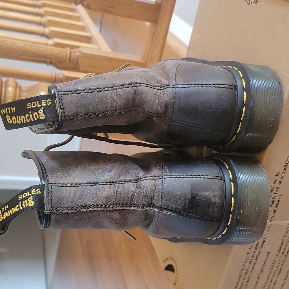 Doc Marten AirWair - Distressed - Picture 4 of 8